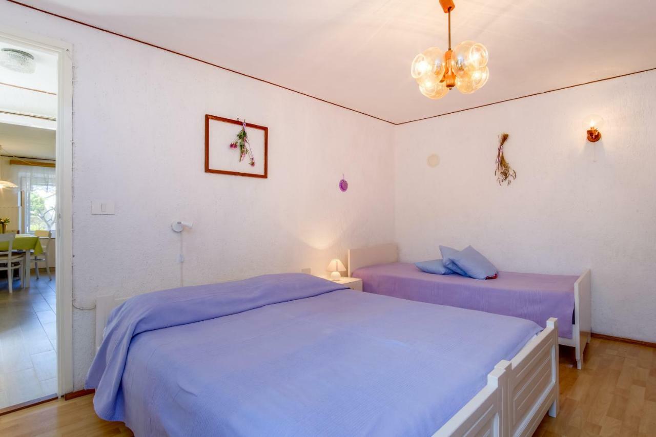 Apartment Carmen Veli Losinj Exterior photo