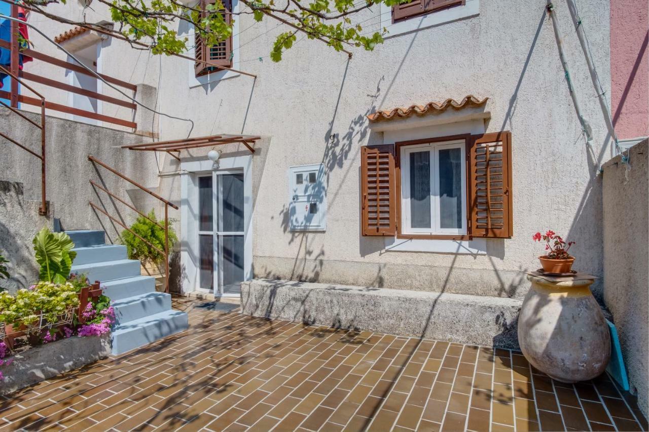 Apartment Carmen Veli Losinj Exterior photo